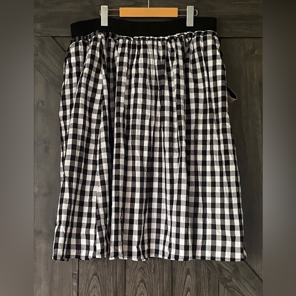 Black and White Gingham Eloquii midi skirt with pockets, NWT, sz 22 - Picture 3 of 7